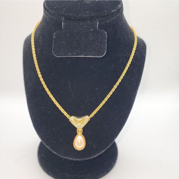 Vintage Monet Pendant drop Made W/11 Swarovski Crystals On Top the pendant - Picture 3 of 9